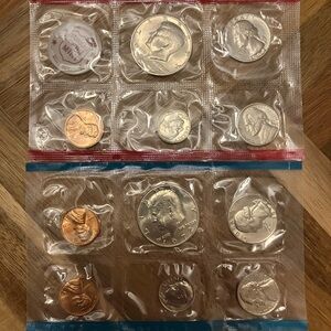 1972 US Mint uncirculated coin set sealed and in perfect condition